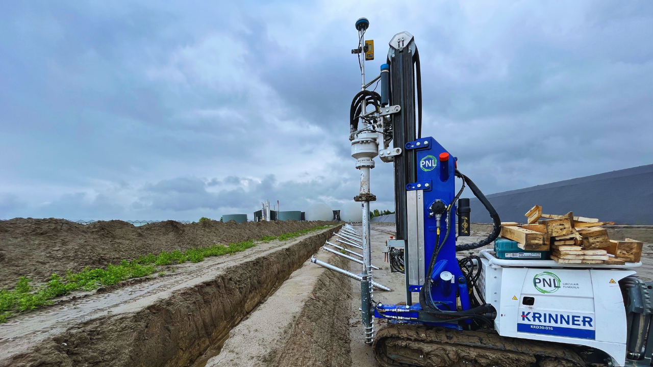 Fundering bij utiliteitsbouw, Schroeffundering onder een modulair bedrijfsgebouw, direct belastbaar zonder beton.
