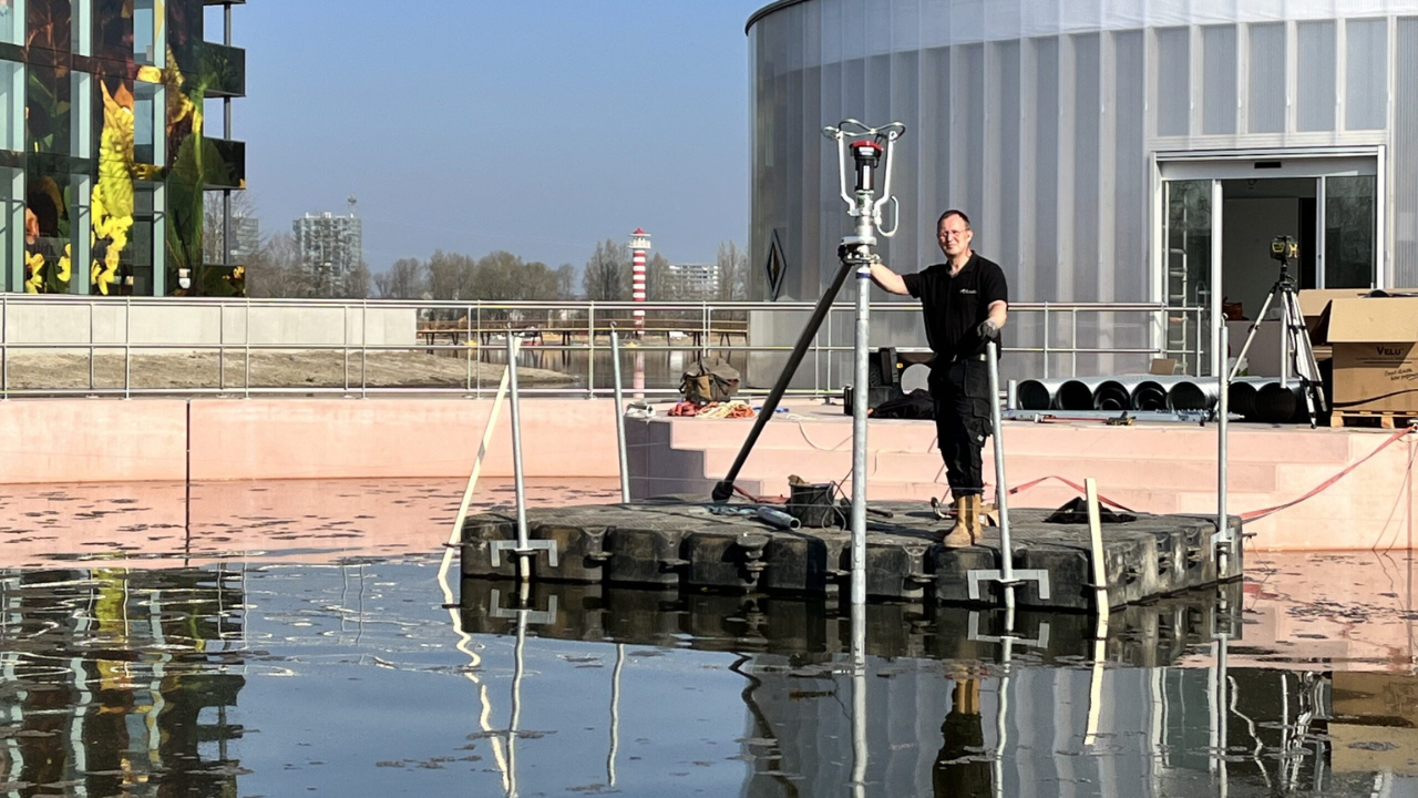 Kunstobject op schroeffundering bij de Floriade, verankerd zonder heien